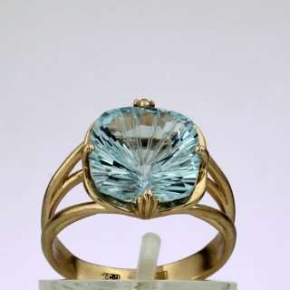 Кольцо. Голубой топаз. Арт.1672Т из золота 585 пробы